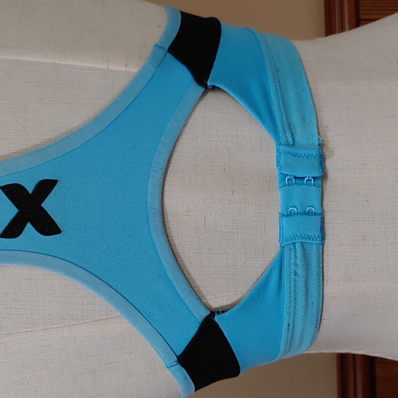 Victoria's Secret VSX Incredible Sports Bra 34C - Picture 7 of 12